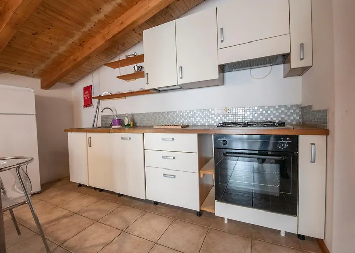 211 - Acacia, Terrazza Giardino E Piscina Apartmán *