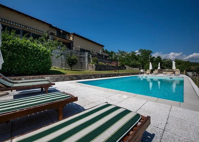 211 - Acacia, Terrazza Giardino E Piscina Lejlighed *